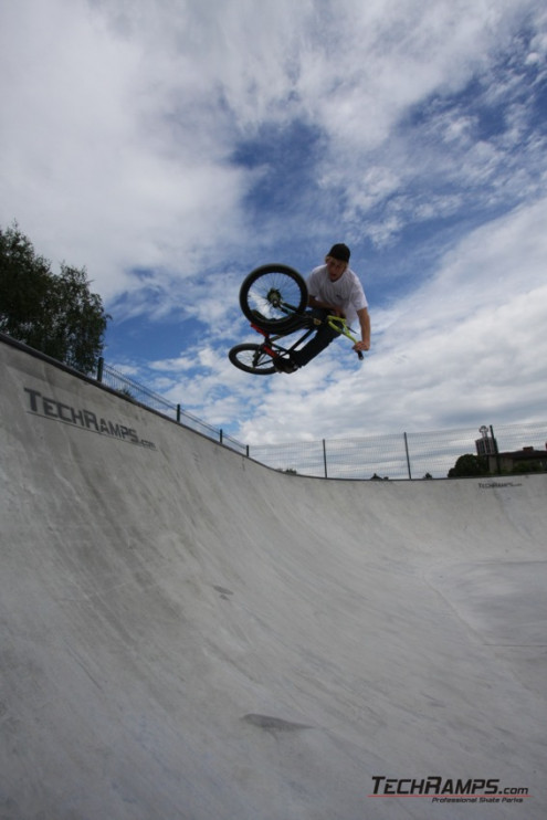 Nowy Betonowy Skatepark Techramps w Radzionkowie!