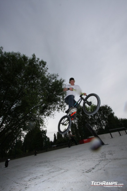 Nowy Betonowy Skatepark Techramps w Radzionkowie!