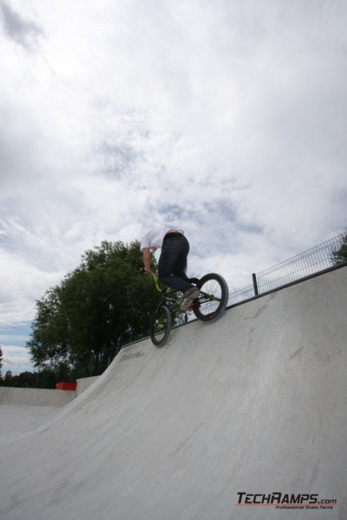 Nowy Betonowy Skatepark Techramps w Radzionkowie!